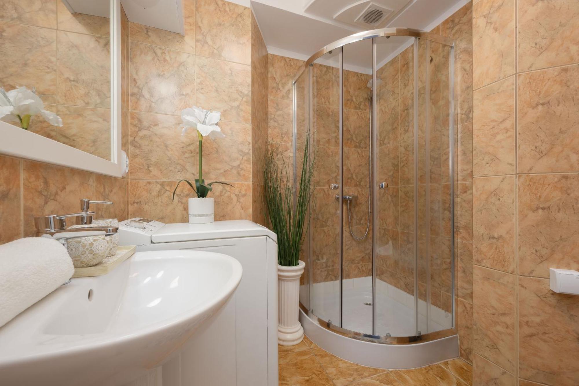 Apartament Spacious In The Center By Rent Like Warszawa