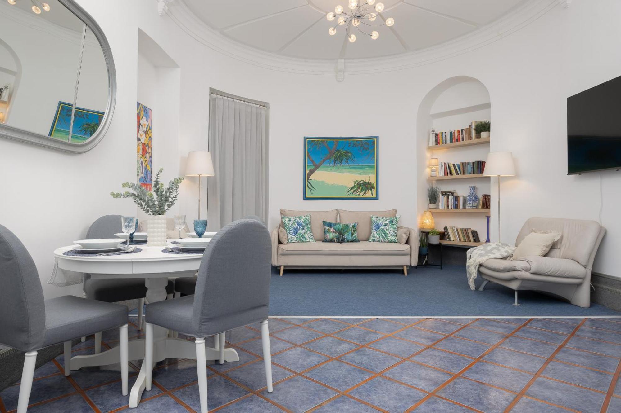 Apartament Spacious In The Center By Rent Like Warszawa